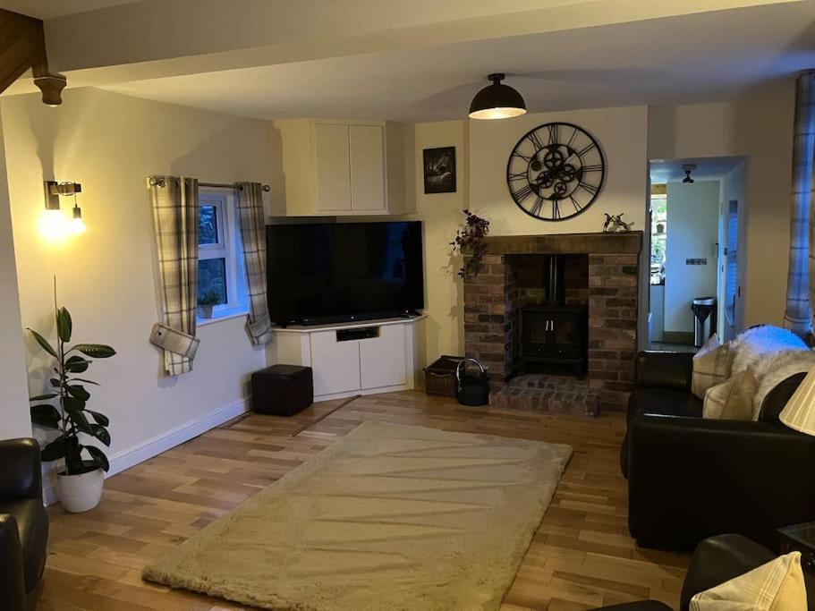 Woodbine Cottage-Part Of Alton Cottages Εξωτερικό φωτογραφία